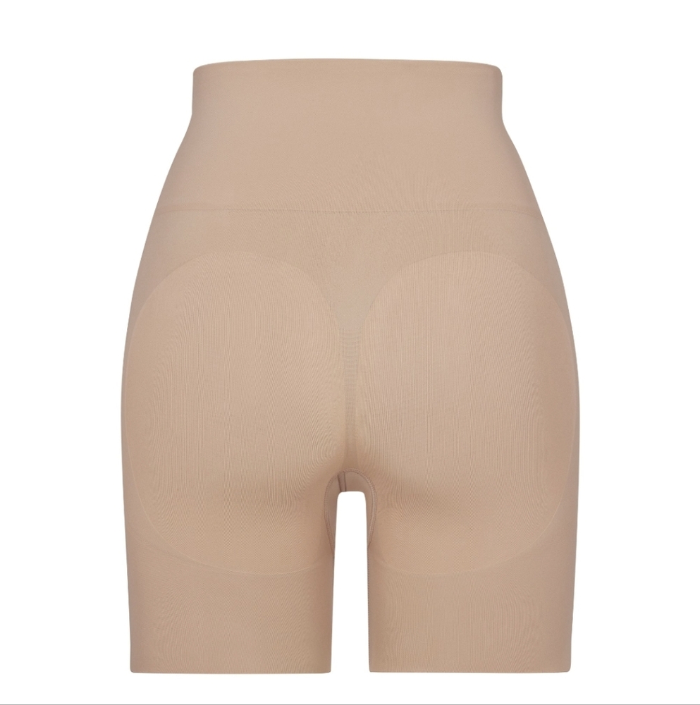 SKIMS Seamless Sculpt Butt Lifting Short Size: 2X Clay - Picture 9 of 9